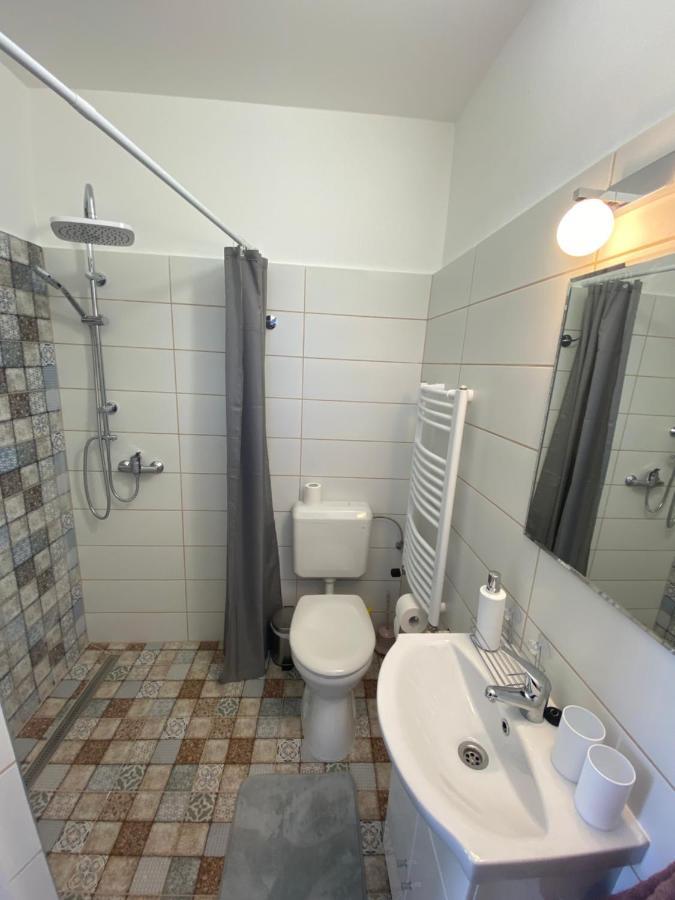 Rad-Var Apartmanhaz Eger Ngoại thất bức ảnh
