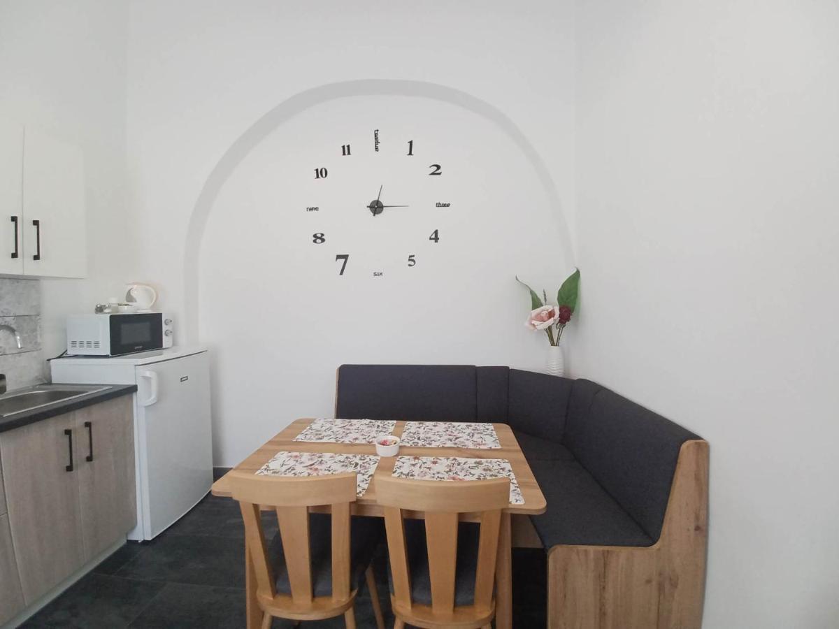 Rad-Var Apartmanhaz Eger Ngoại thất bức ảnh