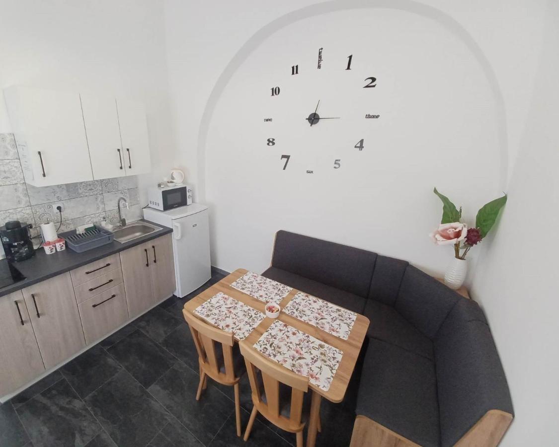 Rad-Var Apartmanhaz Eger Ngoại thất bức ảnh