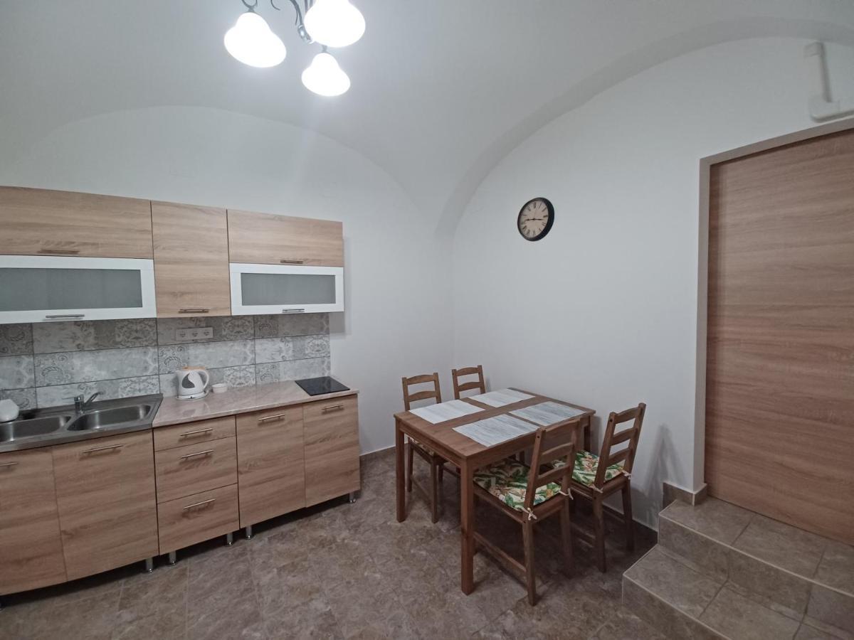 Rad-Var Apartmanhaz Eger Ngoại thất bức ảnh