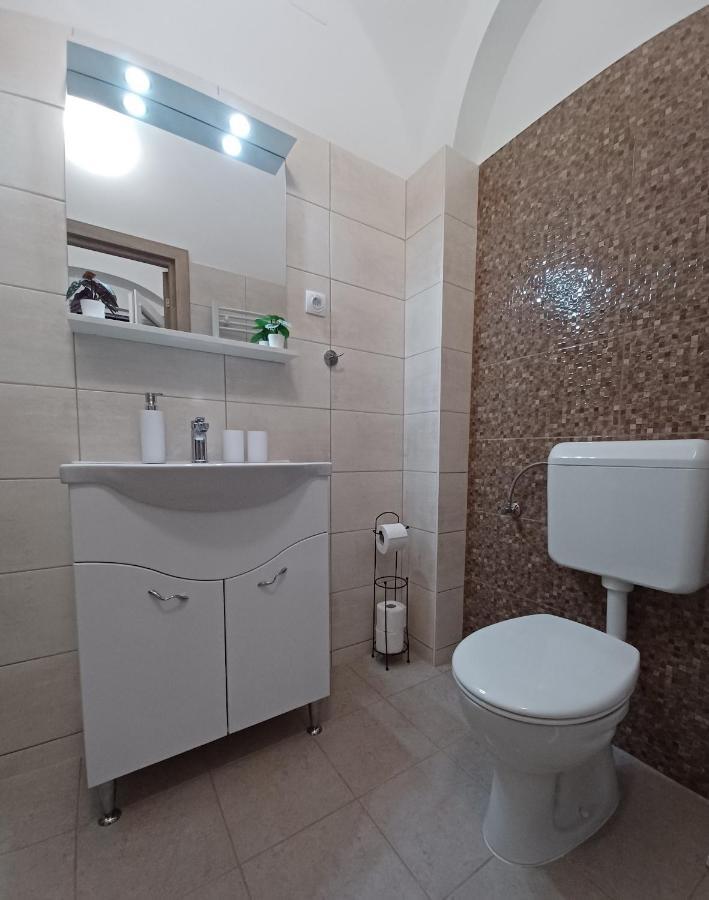 Rad-Var Apartmanhaz Eger Ngoại thất bức ảnh